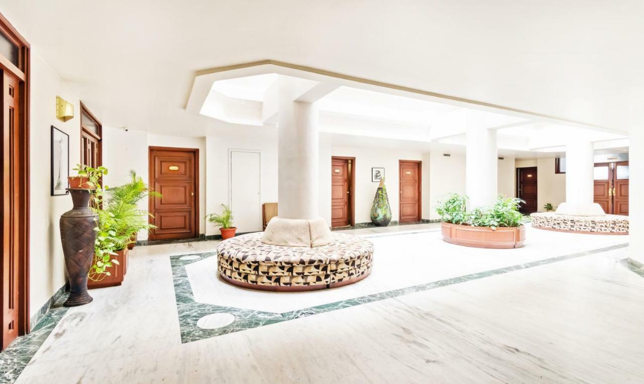 Hotel Crown Palace 印多尔 外观 照片